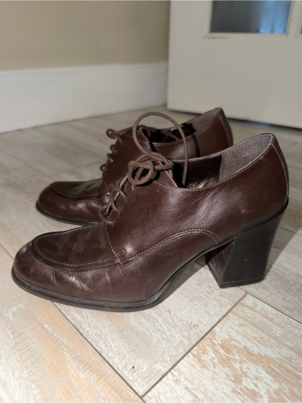 Women’s  Brown Leather Lace-Up Dress Shoes - Picture 2 of 3